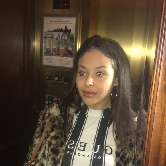 Meet your Posher, Ariel - Picture 1 of 3